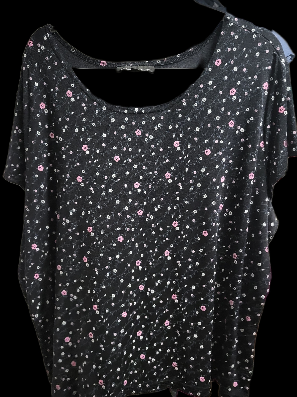 Briggs New York Black Scoop Neck Top with Pink & White Floral Print - Picture 1 of 4